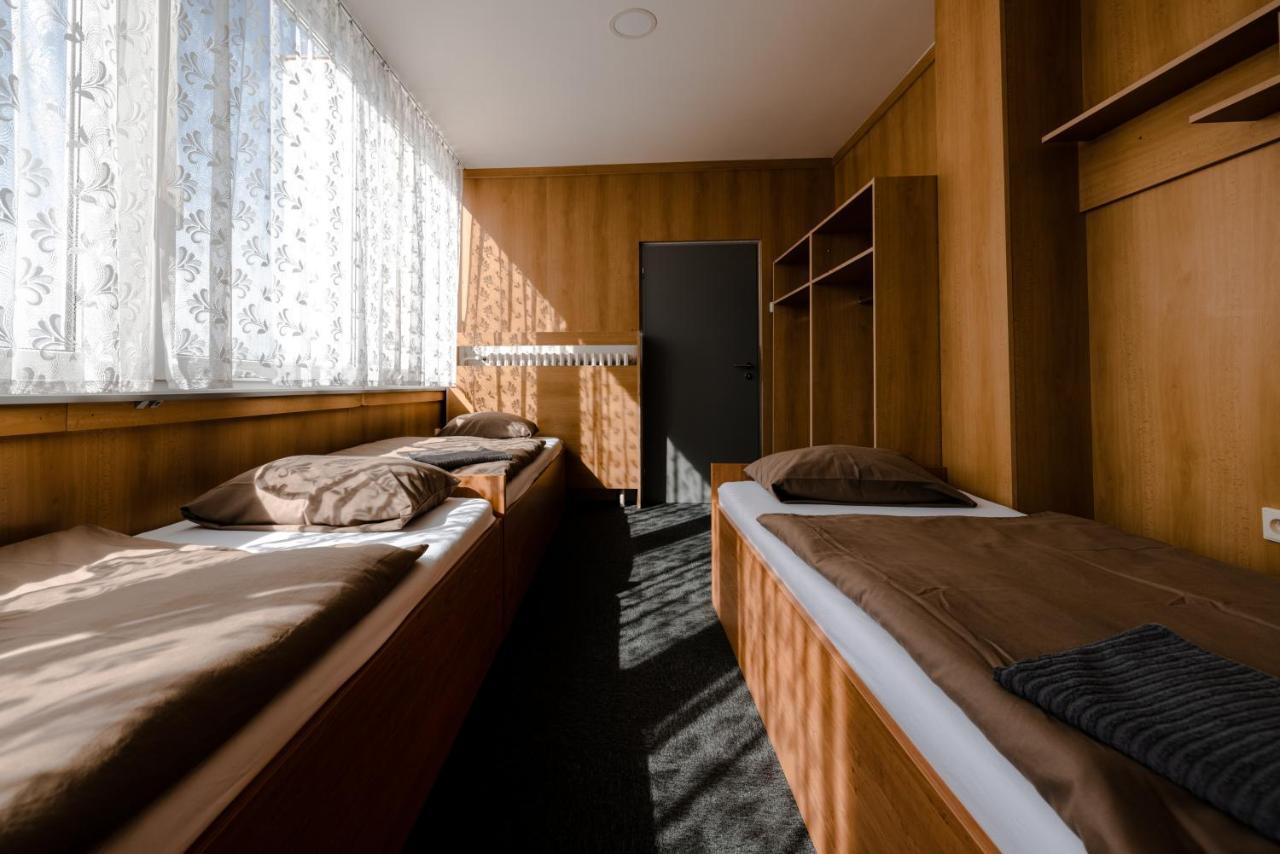 Hotel Zimni Stadion Slany Bagian luar foto
