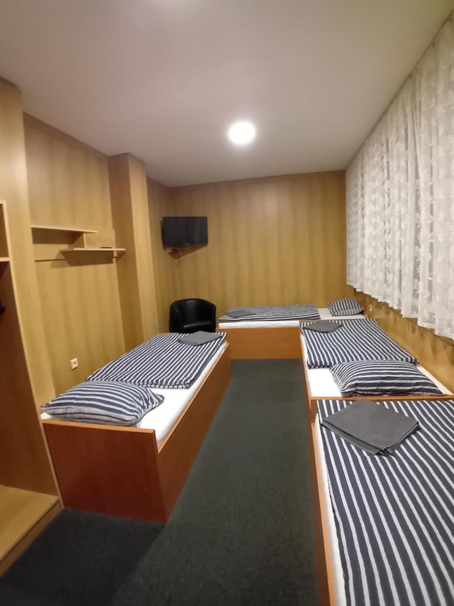 Hotel Zimni Stadion Slany Bagian luar foto