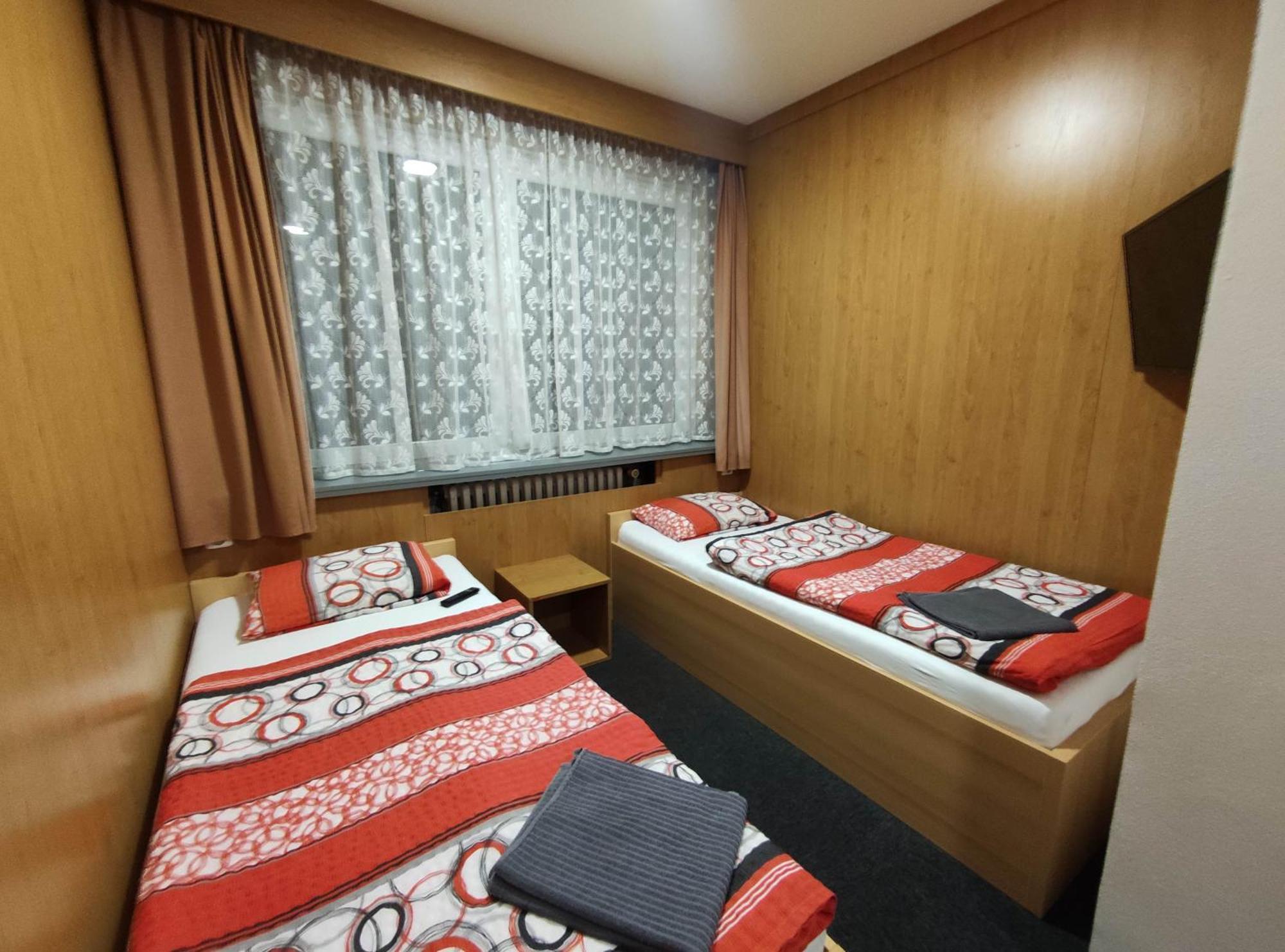 Hotel Zimni Stadion Slany Ruang foto